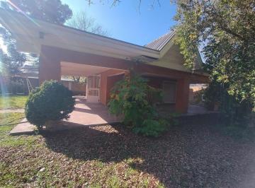 Casa · 120m² · 2 Ambientes · 6 Cocheras · Venta Casa Quinta 1548 m² con Pileta y Quincho | F. Varela