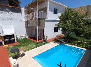 Casa · 267m² · 10 Ambientes · 1 Cochera · Venta de Casa en Guaymallén a m del Centro