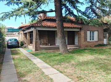 Casa · 252m² · 7 Ambientes · Remax Vendimia Vende Casa en Chacras de Coria