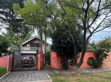 Casa · 340m² · 4 Ambientes · 2 Cocheras · Casa en Venta Monte Grande 4 Amb Parque y Pileta