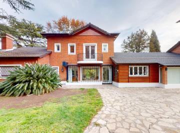 Casa · 420m² · 5 Ambientes · 2 Cocheras · Casa Quinta en Venta City Bell