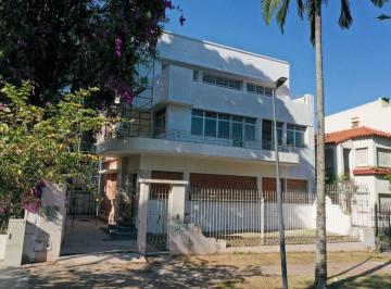 Casa · 400m² · 6 Ambientes · 2 Cocheras · Casa Única Frente Al Rosedal de Paraná