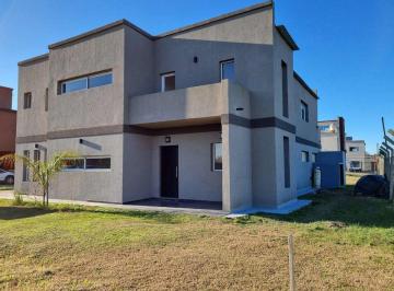 Casa · 210m² · 5 Ambientes · 2 Cocheras · Venta Casa 4 Ambientes Casuarinas Premium Canning