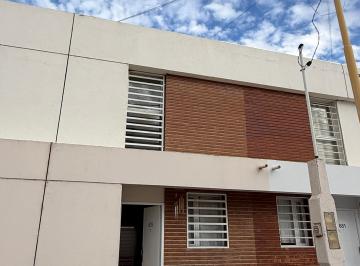 Departamento de 3 ambientes, Centenario · Alquilo Duplex 2 Dorm. Casco Viejo Centenario