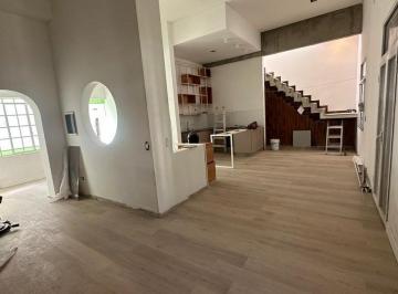 Casa · 200m² · 5 Ambientes · Venta Casa Planta Alta Montevideo y Sarmiento