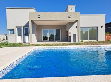 Casa · 170m² · 4 Ambientes · 1 Cochera · Venta Casa 4 Ambientes a Estrenar con Piscina y Cocheras. Barrio San Lucas. San Vicente