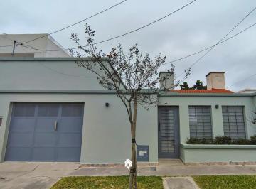 Casa · 2 Dormitorios · 1 Cochera · Casa en Zona Norte