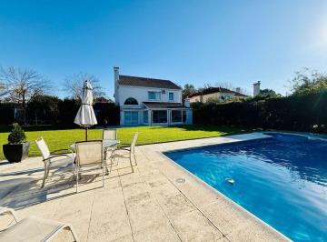 Casa · 260m² · 8 Ambientes · 2 Cocheras · Venta Casa Barrio Villa Olivos 7 Ambs Doble Lote