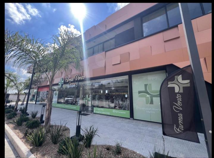 Local comercial · 105m²