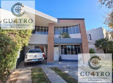 Casa · 253m² · 10 Ambientes · 2 Cocheras · Venta Dee Casa 4 Dorm., B° Manzanar, Cipolletti, Rio Negro