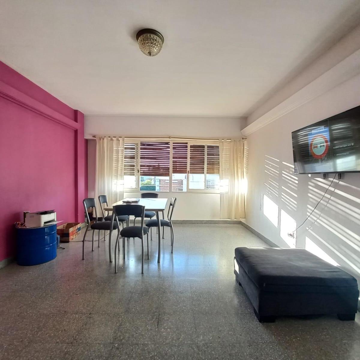 Departamento de 2 Dormitorios con Cochera en 62 Entre 13 y 14