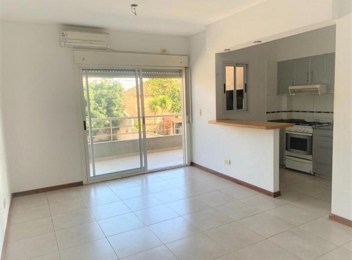 Departamento en Alquiler con Balcón.