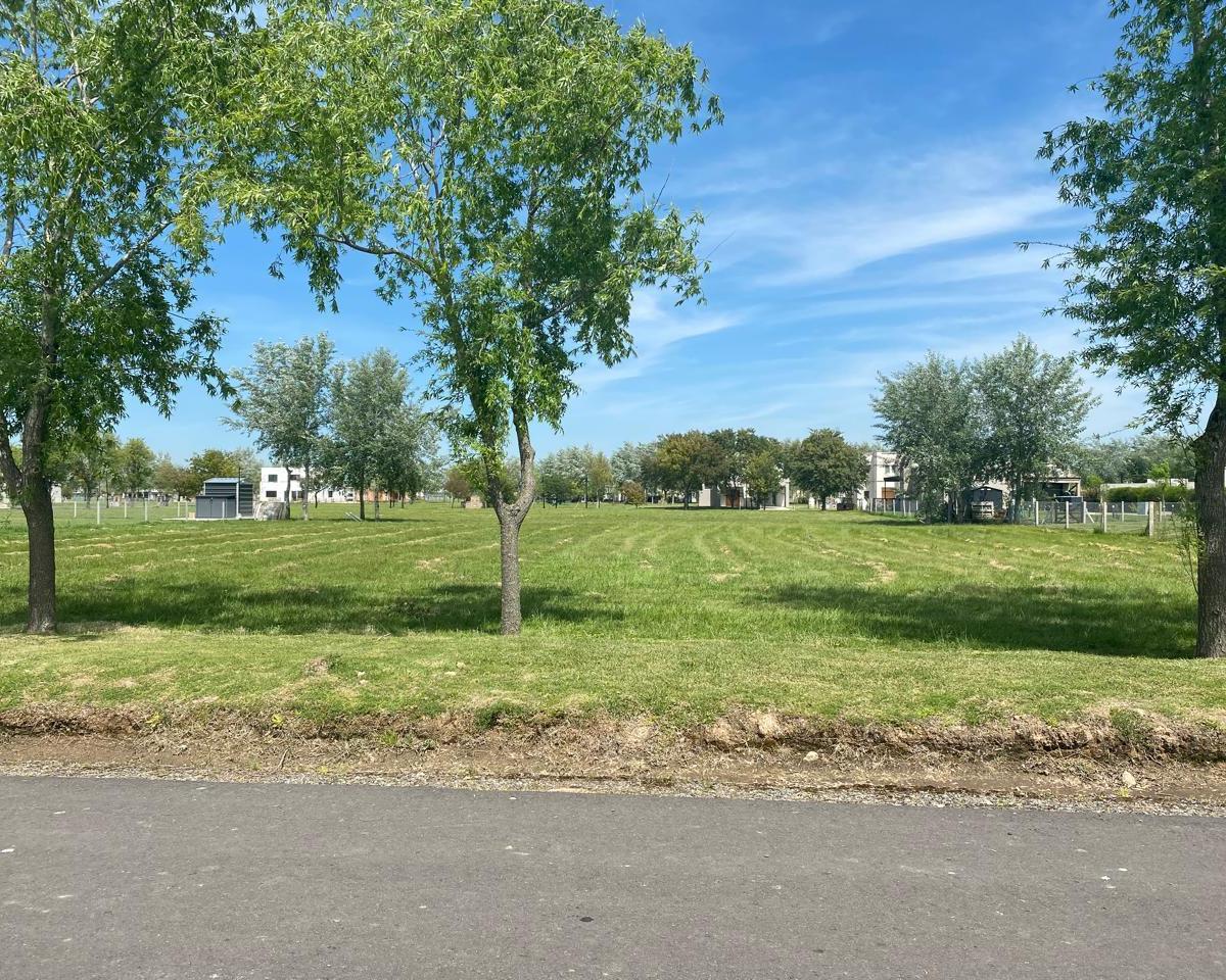 Venta Lote 2000 m2 Barrio Haras del Sur lll Los Robles La Plata,  Haras del Sur III, Brandsen