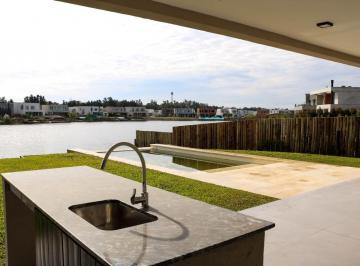 Casa · 311m² · 6 Ambientes · 4 Cocheras · Casa en Venta Santa Ana 4 Dorm. Al Agua, Suite en Planta Baja