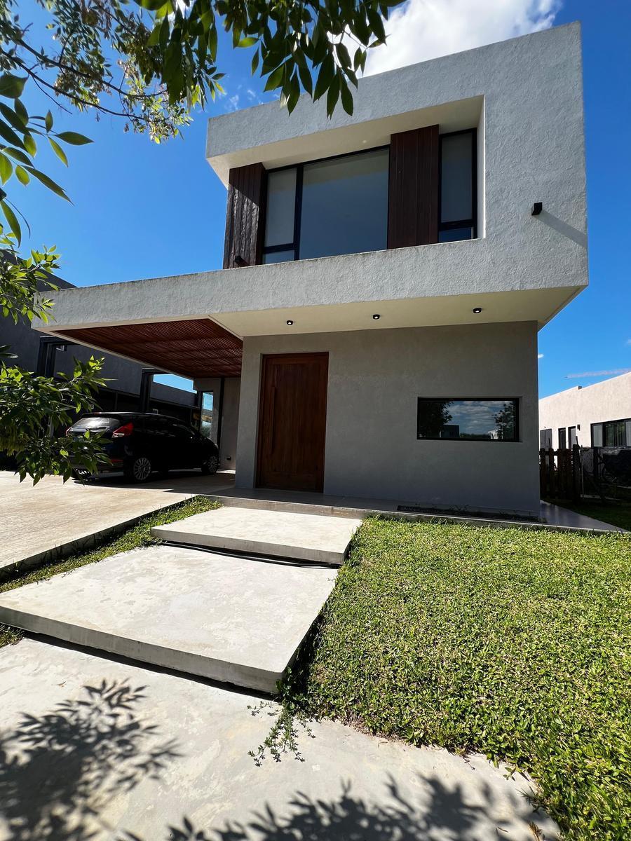 Venta Casa 5 Amb en Barrio Araucarias Puertos del Lago Escobar