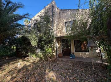 Casa · 132m² · 5 Ambientes · 1 Cochera · Venta/permuta Casa de 3 Dorm. en Ibarlucea Country Club Logaritmo