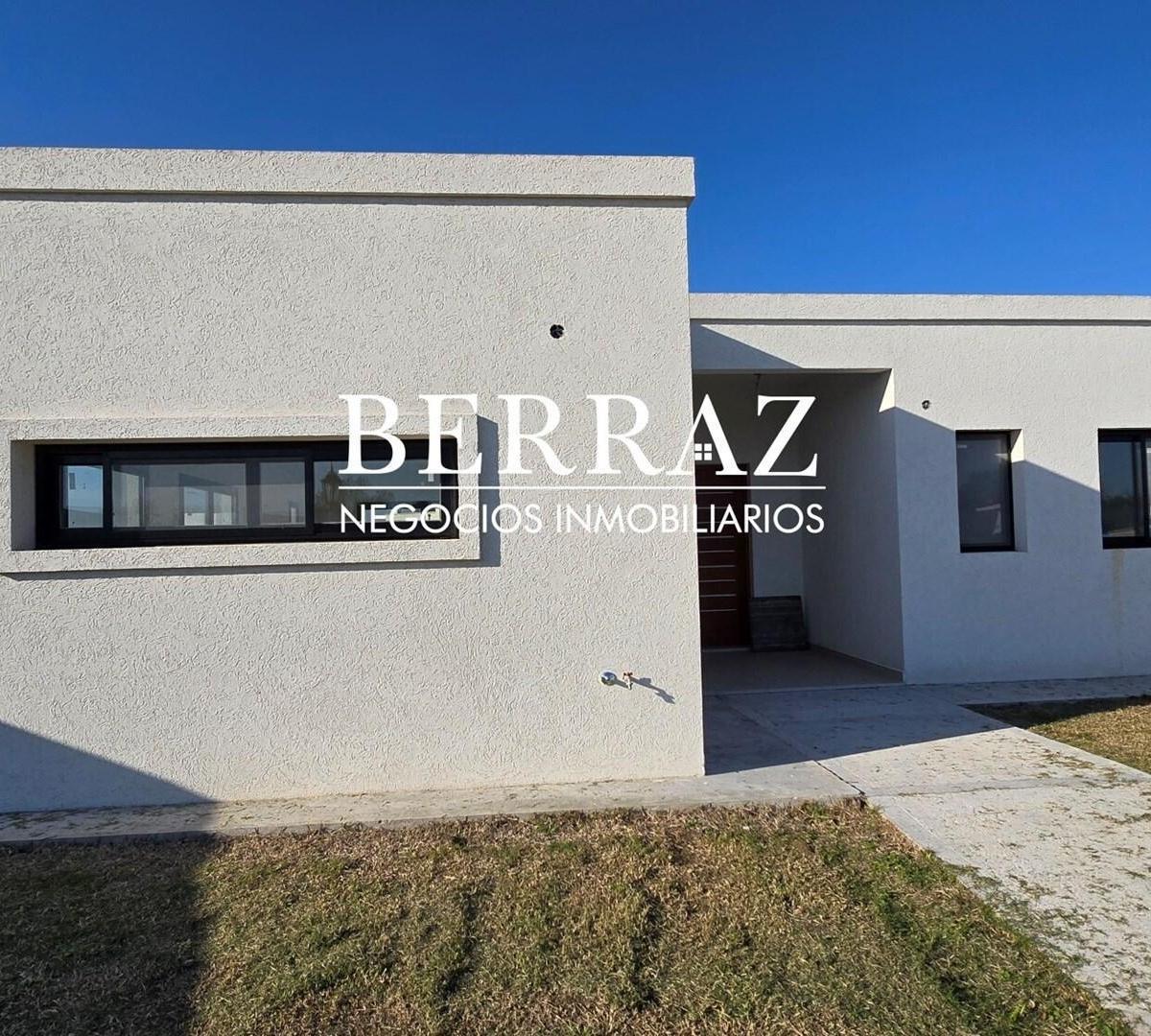 Casa Venta 3 Dormitorios Barrio Santa Elisa Lote de 500 m2 Pilar del Este