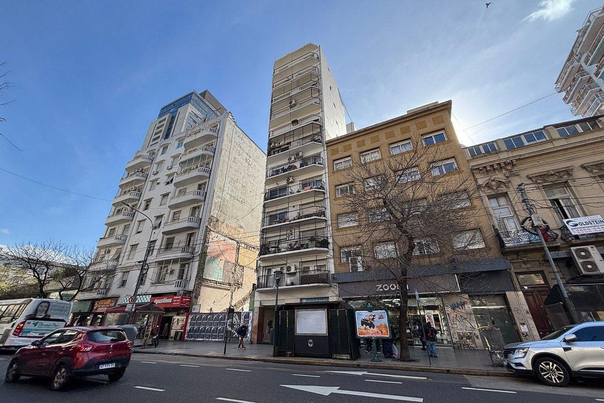 Avenida Rivadavia 2300