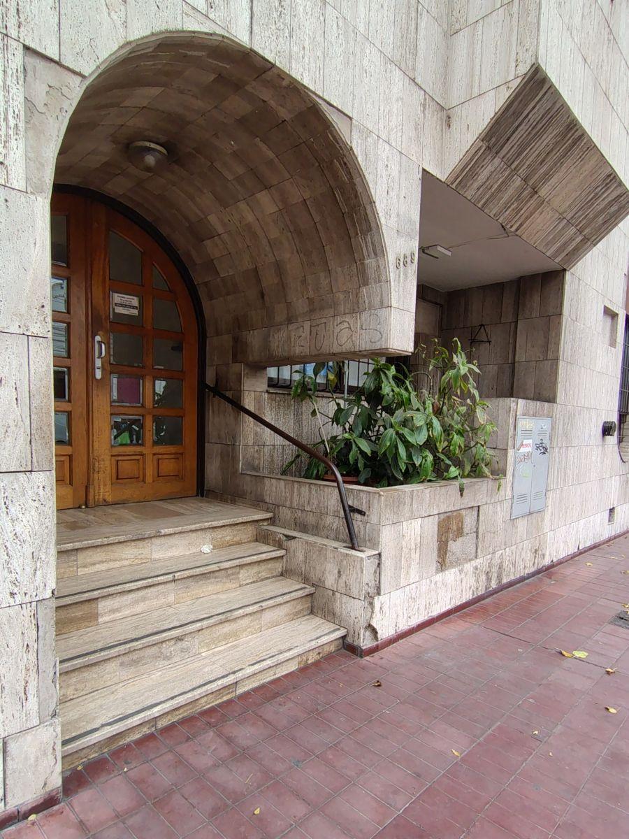 Rivadavia 689
