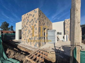 Casa · 186m² · 4 Ambientes · 2 Cocheras · Venta Casa a Estrenar en Barrio Santa Sofía. Pilar del Este