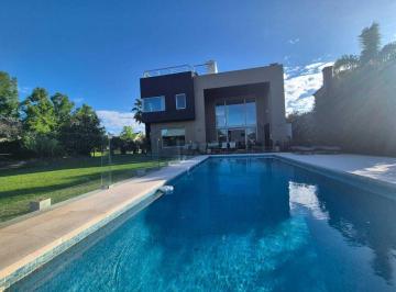 Casa · 284m² · 6 Ambientes · 1 Cochera · Casa Chalet en Venta en Las Glorietas, Nordelta, Tigre