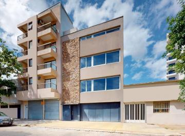 Casa · 280m² · 5 Ambientes · 3 Cocheras · Casa en Venta La Plata, 3 Dorm.. Zona Plaza Azcuénaga. Terraza, Pileta, Quincho.