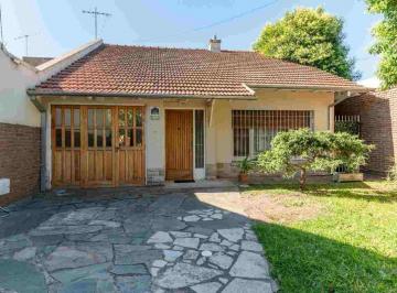 Casa · 186m² · 4 Ambientes · 2 Cocheras · Venta Dos PH Lote 380 m² - Hurlingham Permuta