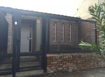 Casa · 50m² · 2 Ambientes · Alquiler Casa 1 Dormitorio Amplio - El Nihuil 893 - Neuquén Capital