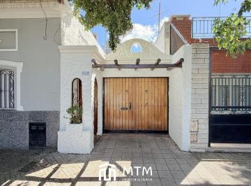 Casa · 206m² · 3 Dormitorios · 3 Cocheras · Casa en Venta Rosario, Arroyito.