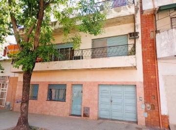 Casa · 175m² · 6 Ambientes · 1 Cochera · Venta Casa Flores Apto Credito Cochera Dos Patios