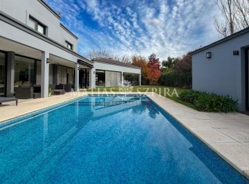 Casa · 291m² · 8 Ambientes · 4 Cocheras · Casa en Terravista