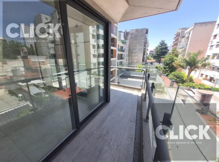 Venta - 4 Ambientes con Balcón - Dependencia y Cochera - Villa del Parque