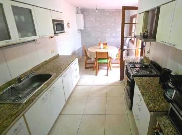 Casa · 170m² · 3 Dormitorios · 1 Cochera · Rosario. Venta Casa Al Frente. Tres Dorm.. Dos Baños. Cochera. Apta Crédito.