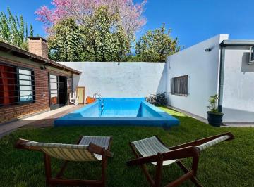 Casa · 299m² · 4 Ambientes · 1 Cochera · Casa en Venta de 4 Ambientes con Pileta