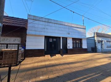 Casa · 299m² · 4 Ambientes · 1 Cochera · Casa en Venta de 4 Ambientes con Pileta