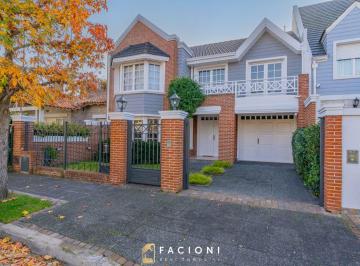 Casa de 6 ambientes, Mar del Plata · Imponente Chalet de Categoría en Barrio Los Troncos