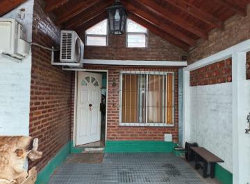 Casa · 69m² · 4 Ambientes · 1 Cochera · Casa 4 Ambientes Venta Apta Credito Monte Grande