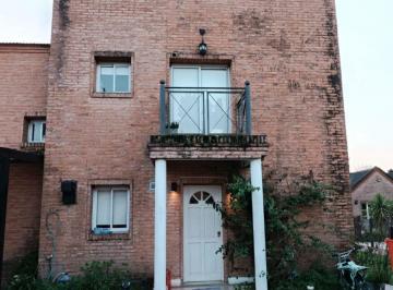 Casa de 4 ambientes, Pilar · Dúplex en Venta C/ Cochera en Barrio Nuevo Pilar!