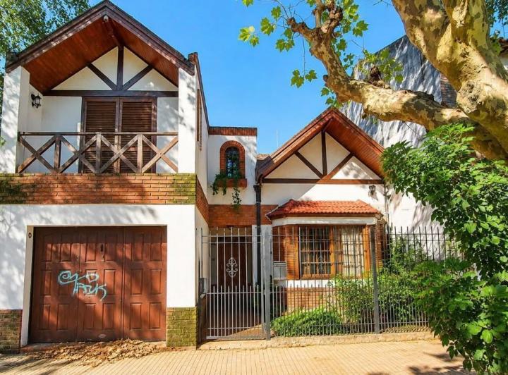 Casa · 179m² · 4 Ambientes · 1 Cochera