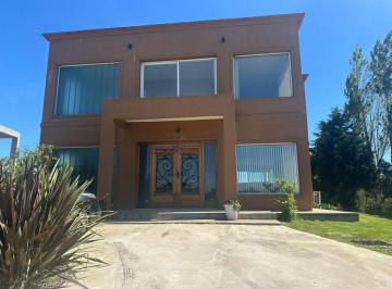 Casa · 225m² · 4 Ambientes · 3 Cocheras · Venta Casa 4 Ambientes Barrio Santa Rita Canning