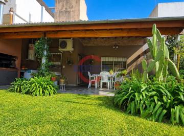 Casa · 88m² · 3 Ambientes · 1 Cochera · Venta | Casa 3 Ambientes con Garage, Jardín y Galería en Carapachay