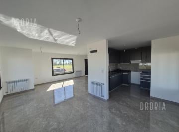 Casa · 141m² · 3 Ambientes · 2 Cocheras · Casa Sobre Terreno 275 m² Sup Cub 140 m² en Cuestas de Manantiales