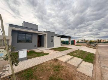 Casa de 4 ambientes, General Gutiérrez · Casa en Alquiler - 3 Hab + 3 Baños + Cochera Doble - B° Lomas Torreon