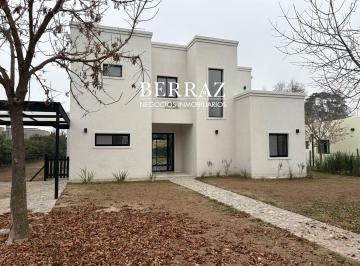 Casa · 241m² · 6 Ambientes · 2 Cocheras · Casa Venta 4 Dorm. Barrio San Matías Lote de 944 m² Escobar