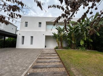 Casa · 163m² · 4 Ambientes · 6 Cocheras · Casa en Venta - Santa Guadalupe