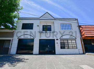 Casa · 149m² · 5 Dormitorios · 3 Cocheras · Casa Venta en La Plata de 5 Dorm. Cochera Pileta