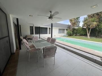 Casa · 400m² · 5 Ambientes · Venta - Casa Barrio Privado - Las Pérgolas - Cipolletti