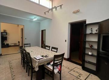 Casa · 175m² · 4 Ambientes · 2 Cocheras · Casa en Venta en Lanús Oeste