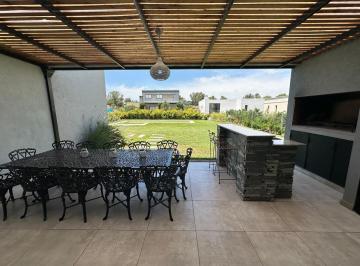 Casa · 125m² · 4 Ambientes · 3 Cocheras · Casa en Venta 4 Ambientes en Santa Elisa