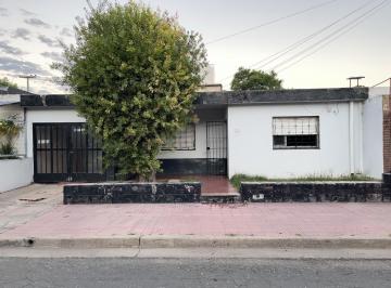 Casa · 195m² · 6 Ambientes · 1 Cochera · Casa en Venta Bº José Hernández